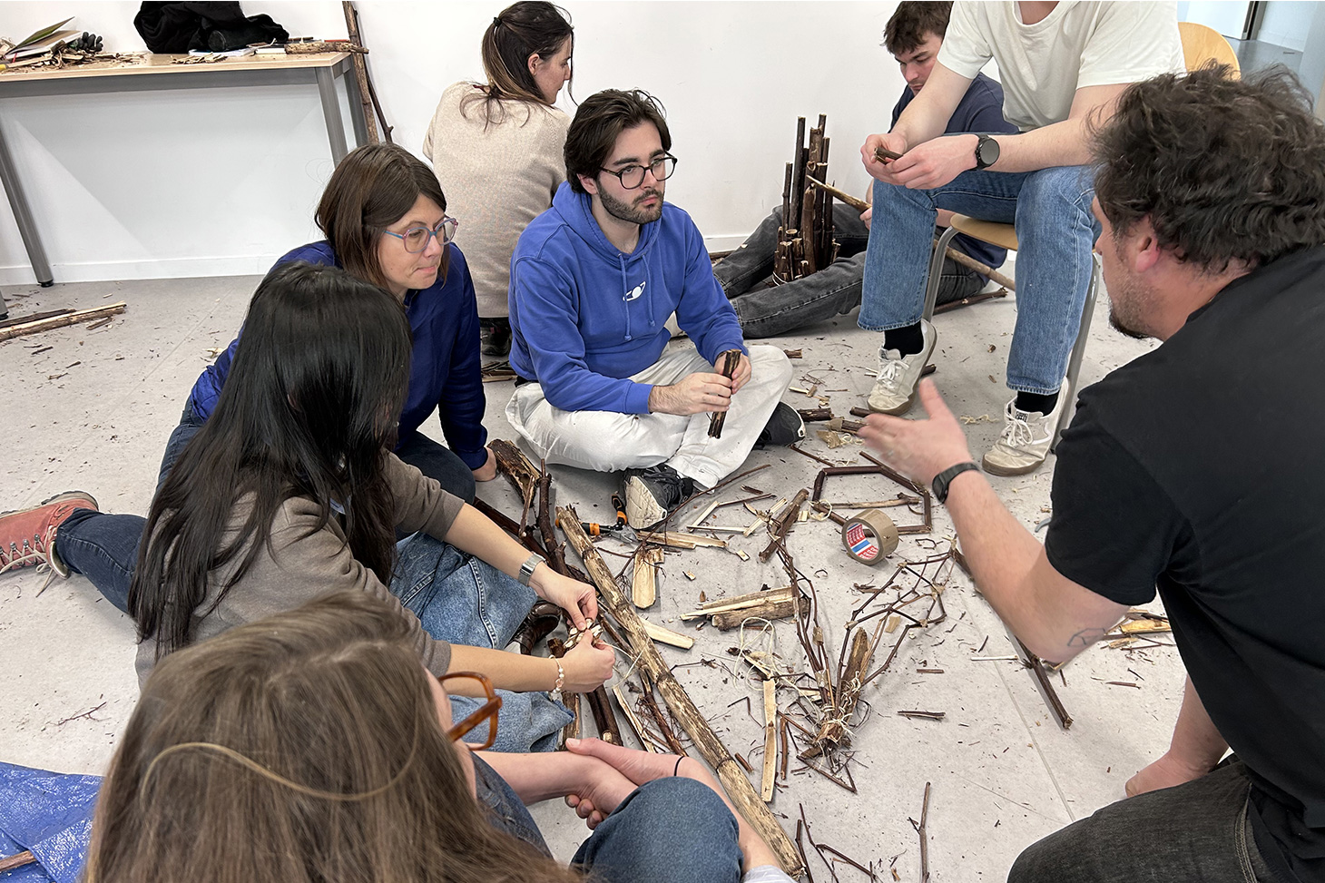 Les étudiants durant l'atelier "Le radeau des vagabondes"