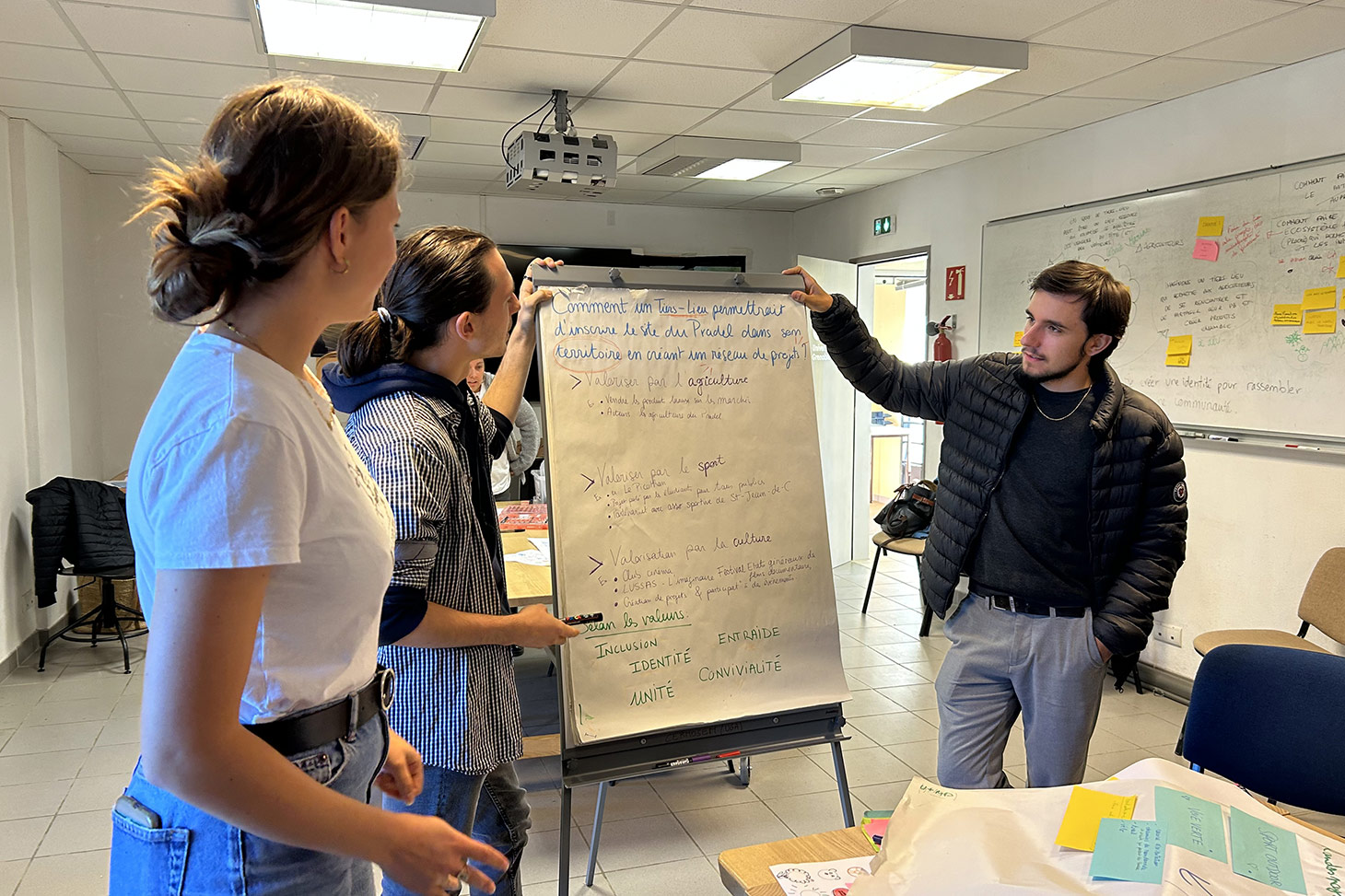 Etudiants en train de travailler